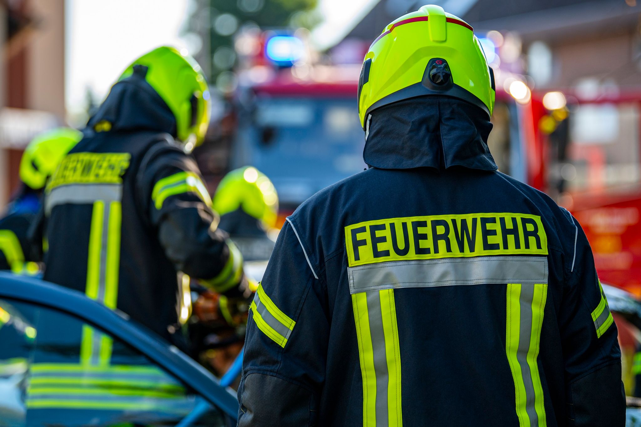 Einsatzkräfte Der Feuerwehr Bei Einem Übungseinsatz.