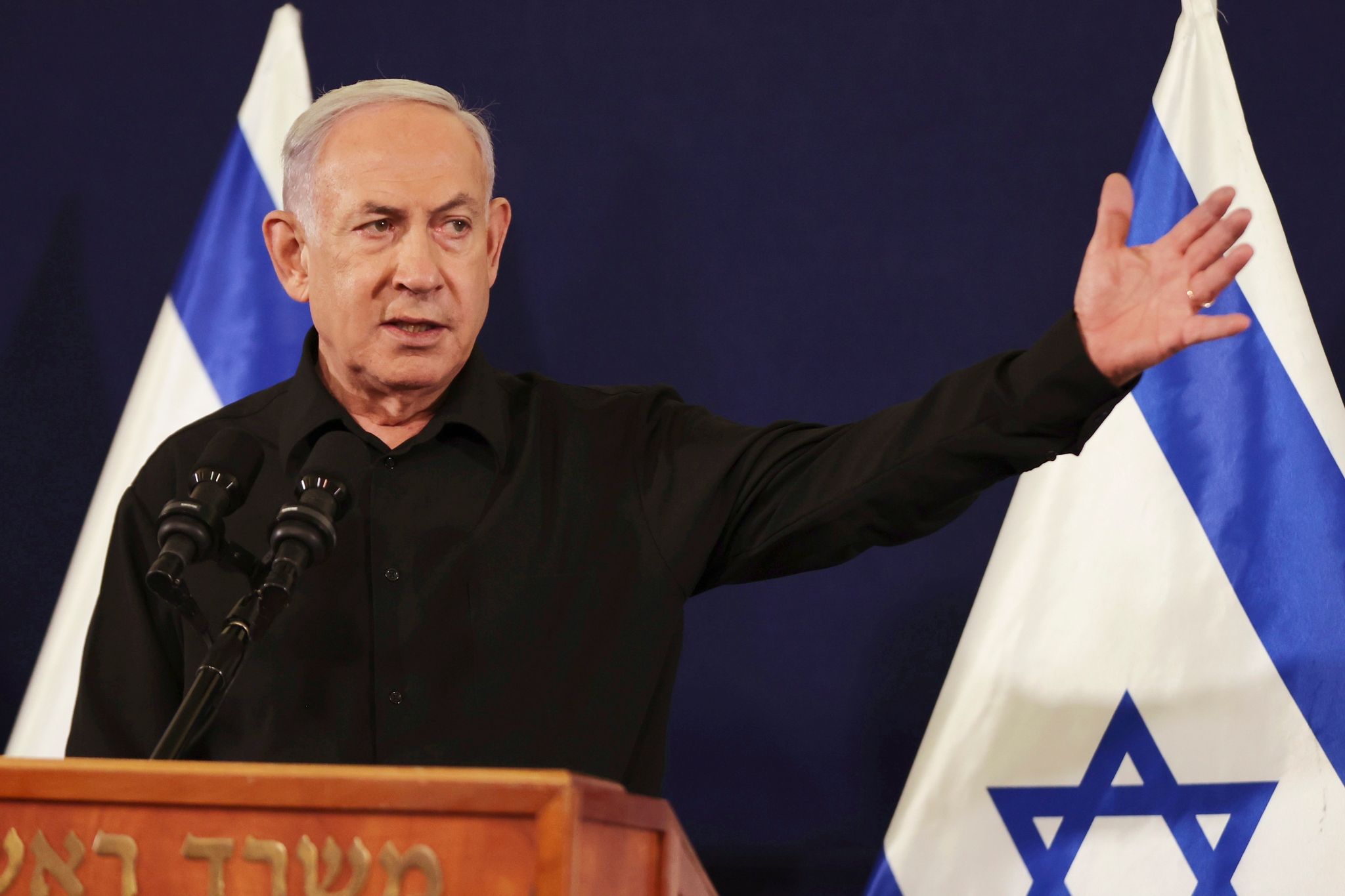 Israels Ministerpräsident Benjamin Netanjahu Sieht Die Verantwortung Für Das Leid Der Zivilbevölkerung Im Gazastreifen Allein Bei Der Dort Herrschenden Hamas.