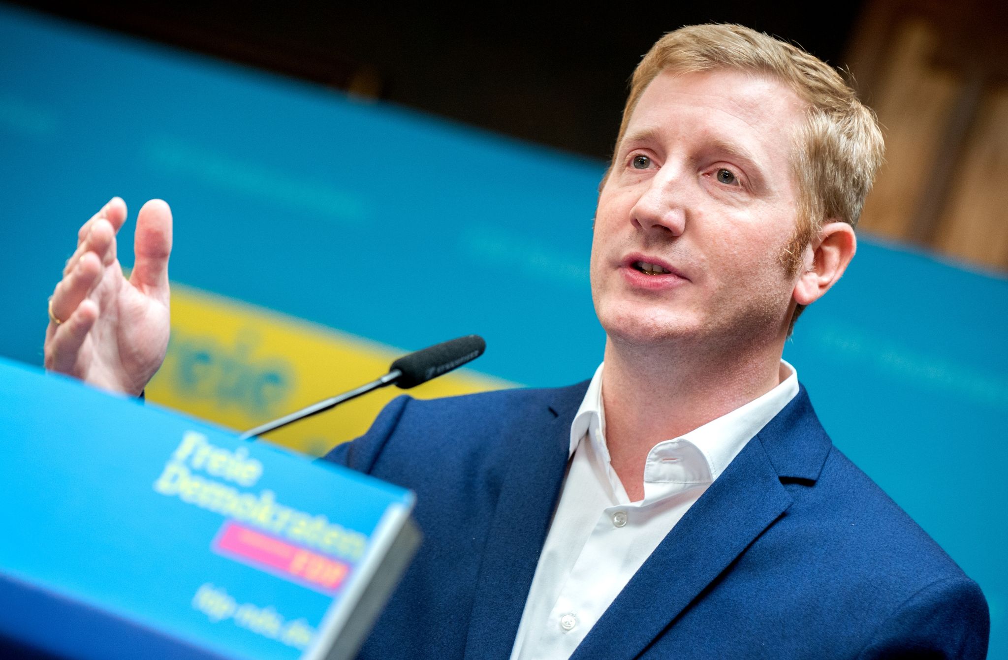 Jan-Christoph Oetjen Spricht Beim Landesparteitag Der FDP Im Jahr 2017.