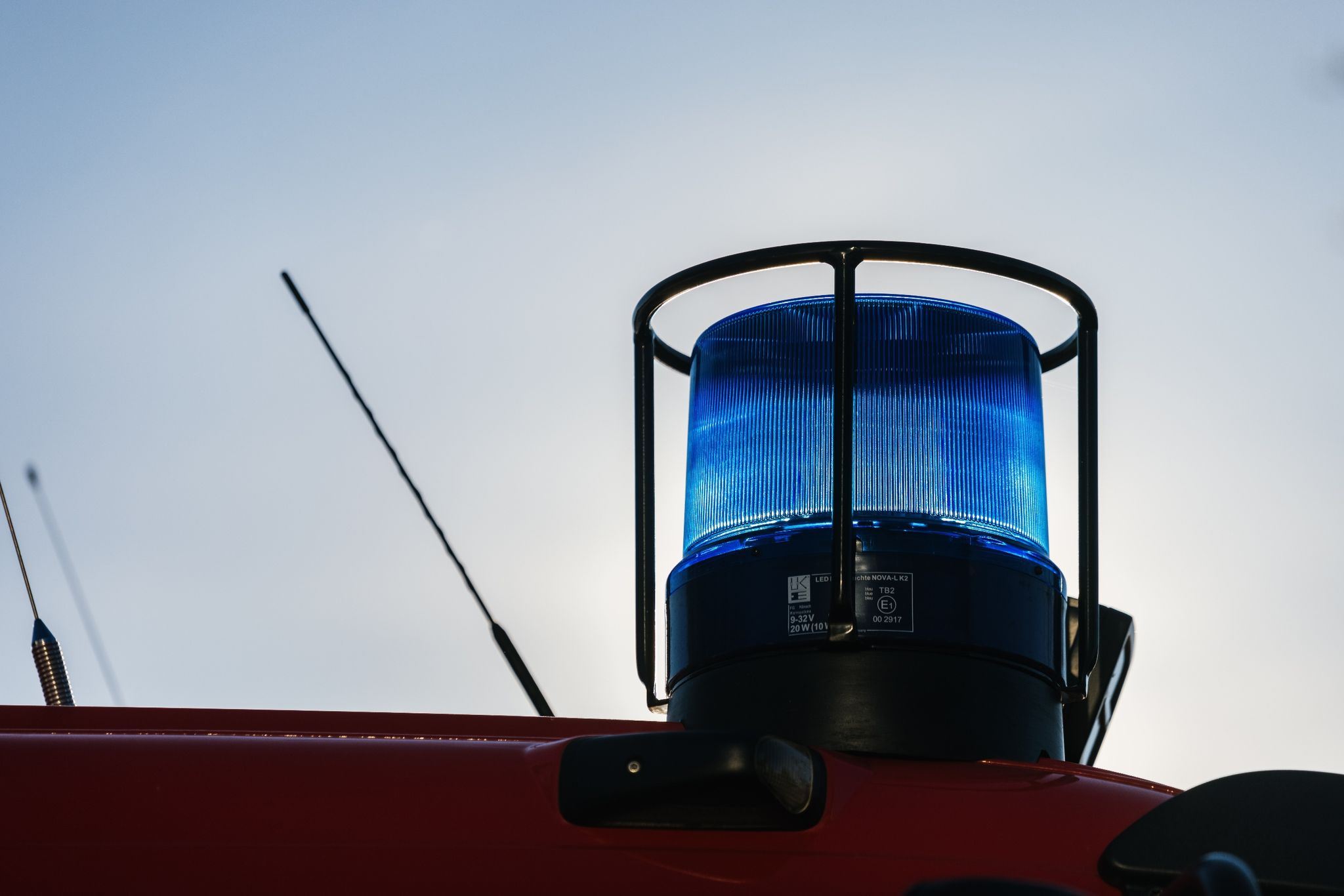 Ein Blaulicht Auf Dem Dach Eines Einsatzfahrzeugs.