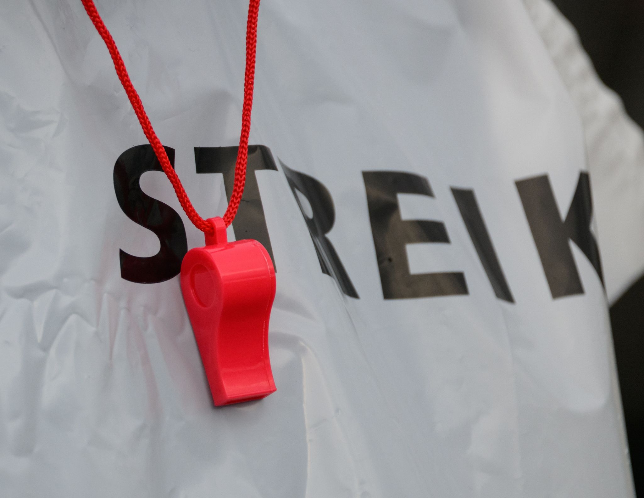 Im Tarifstreit Des öffentlichen Dienstes Werden Beschäftigte Der Länder In Den Nächsten Tagen Und Wochen Zu Warnstreiks Und Protestaktionen Aufgerufen.