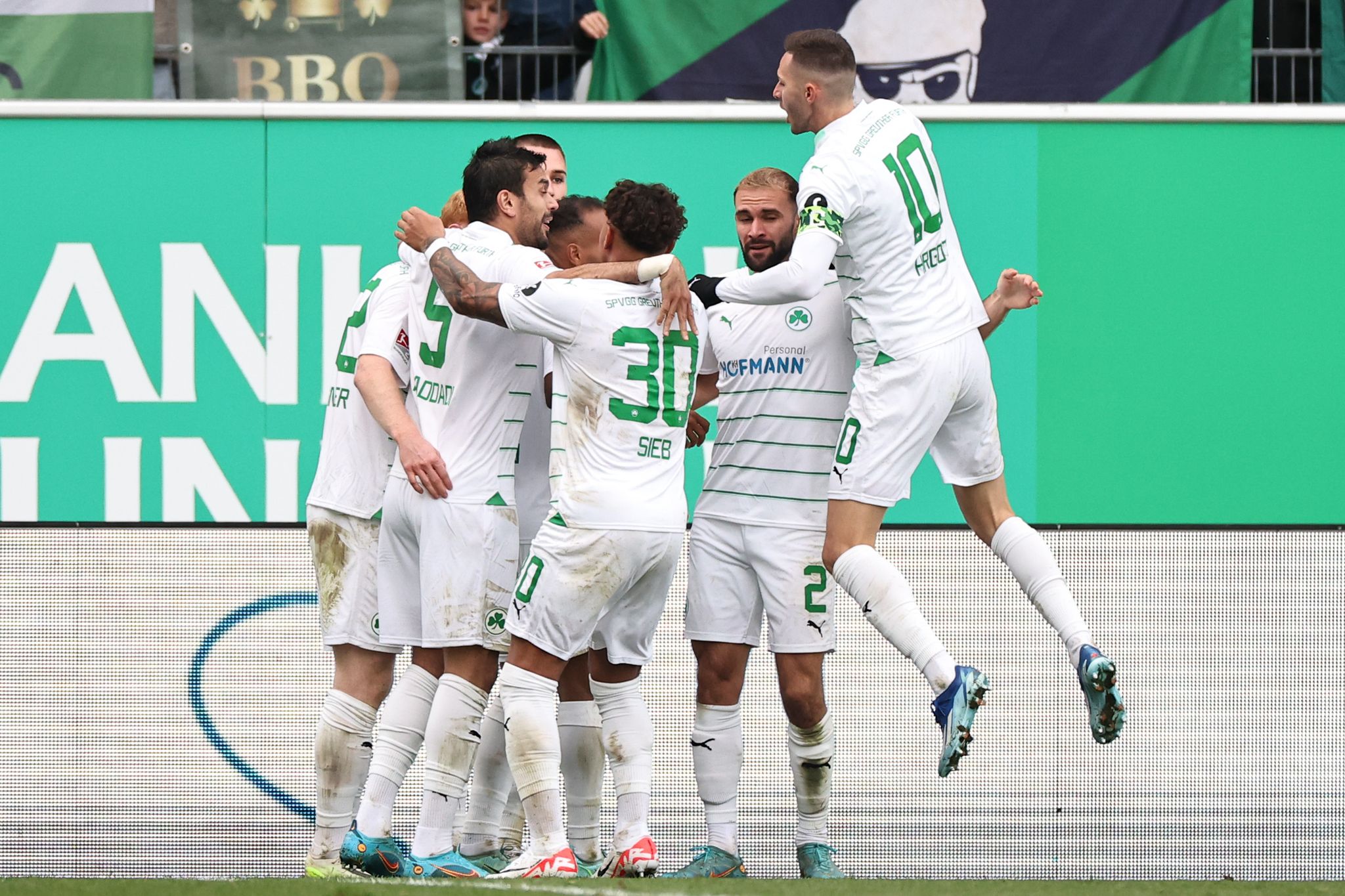 Die SpVgg Greuther Fürth Entschied Das Verfolger-Duell Gegen Fortuna Düsseldorf Für Sich.