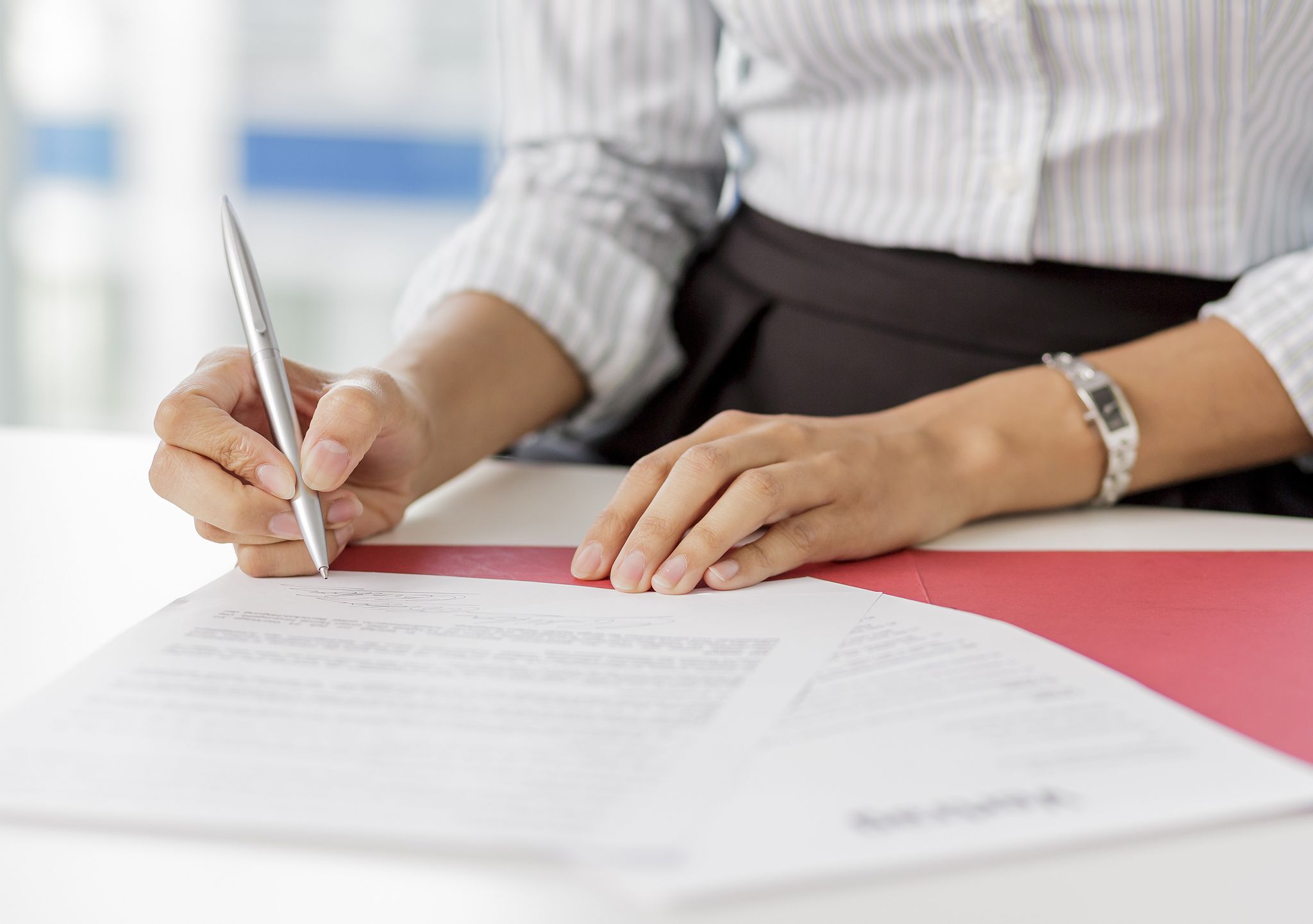 Besonders Neue Mitarbeiter Sind Von Befristeten Arbeitsverträgen Betroffen. Allein 2021 Waren Rund 60 Prozent Der Neueinstellungen Im öffentlichen Dienst Befristet. (Symbolbild)