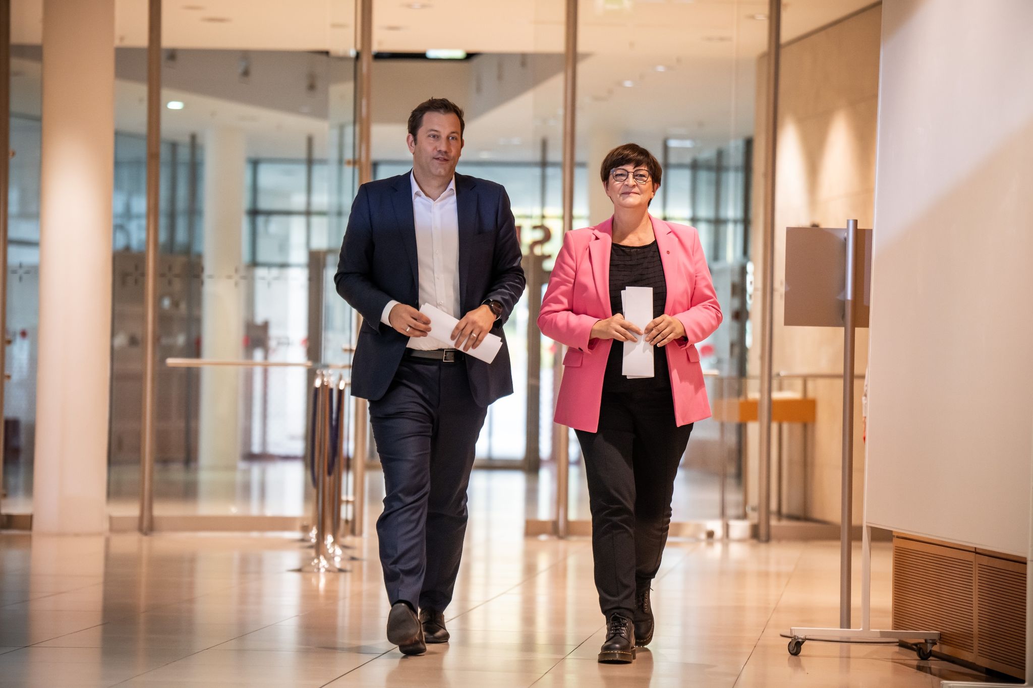 Saskia Esken Und Lars Klingbeil, Beide SPD Co-Vorsitzende, Kommen Zu Einer Pressekonferenz Nach Den Gremiensitzungen Der SPD Bundesspitze.