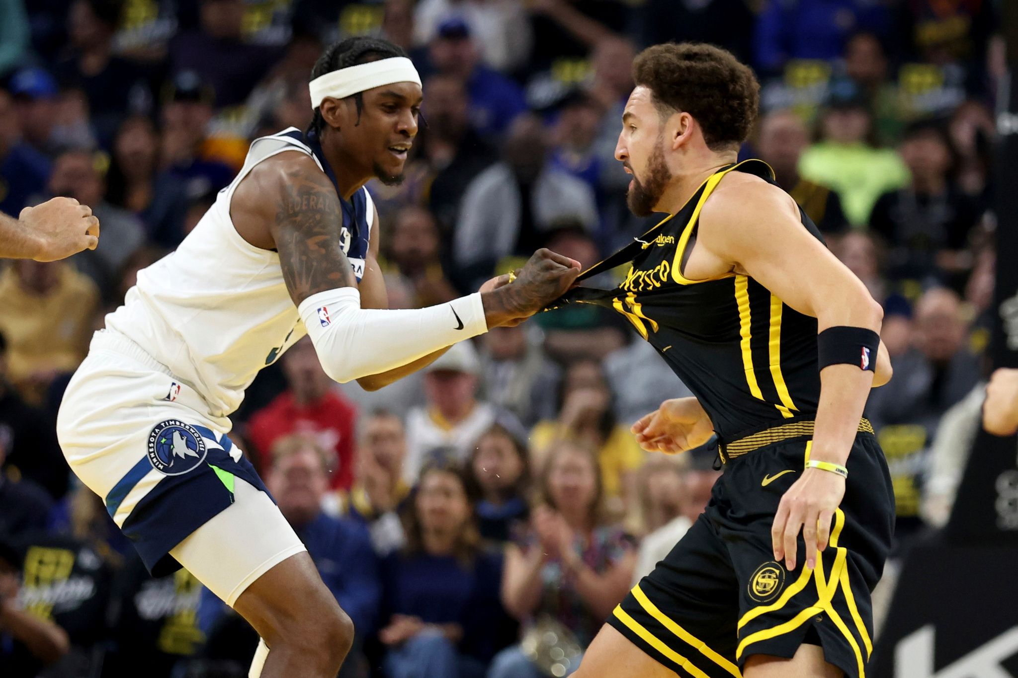 Drei NBA-Profis Noch Vor Dem Ersten Korb Vom Platz Geflogen