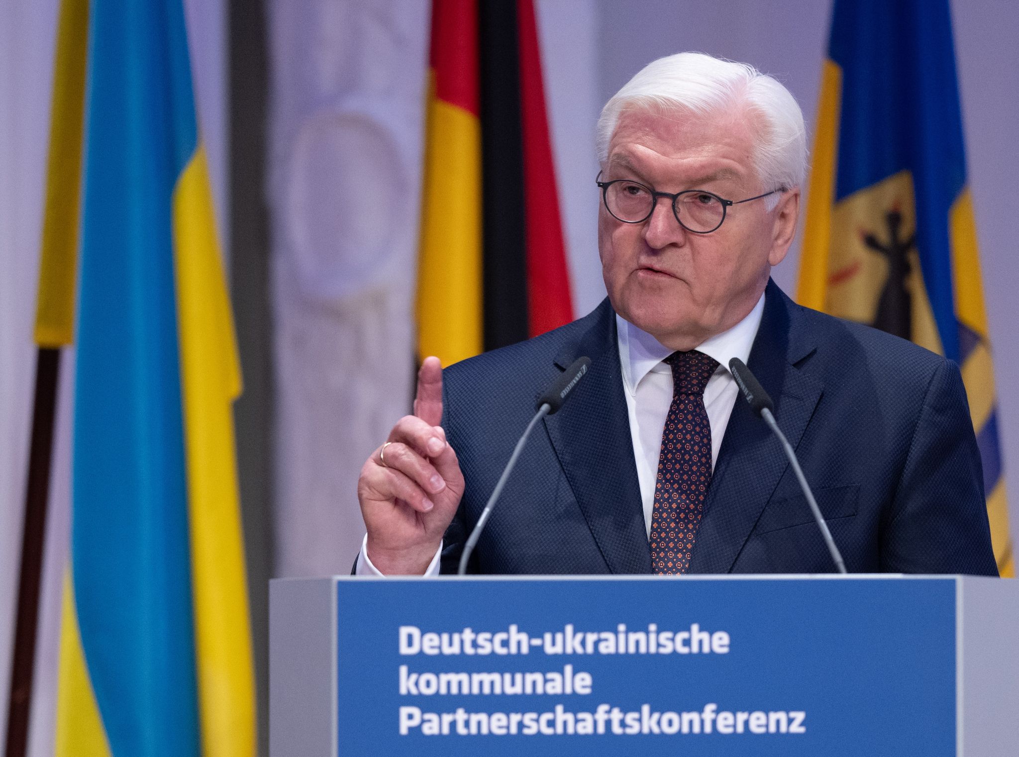 Bundespräsident Frank-Walter Steinmeier Spricht Auf Der Deutsch-ukrainischen Kommunalen Partnerschaftskonferenz In Leipzig.