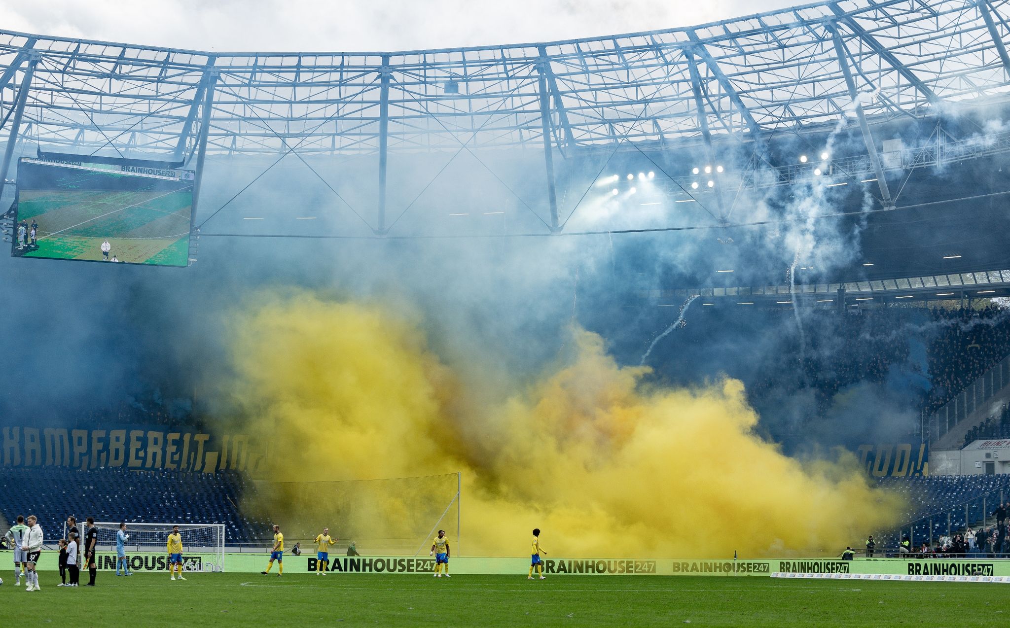 Fans Von Braunschweig Feuern Pyrotechnik Ab.