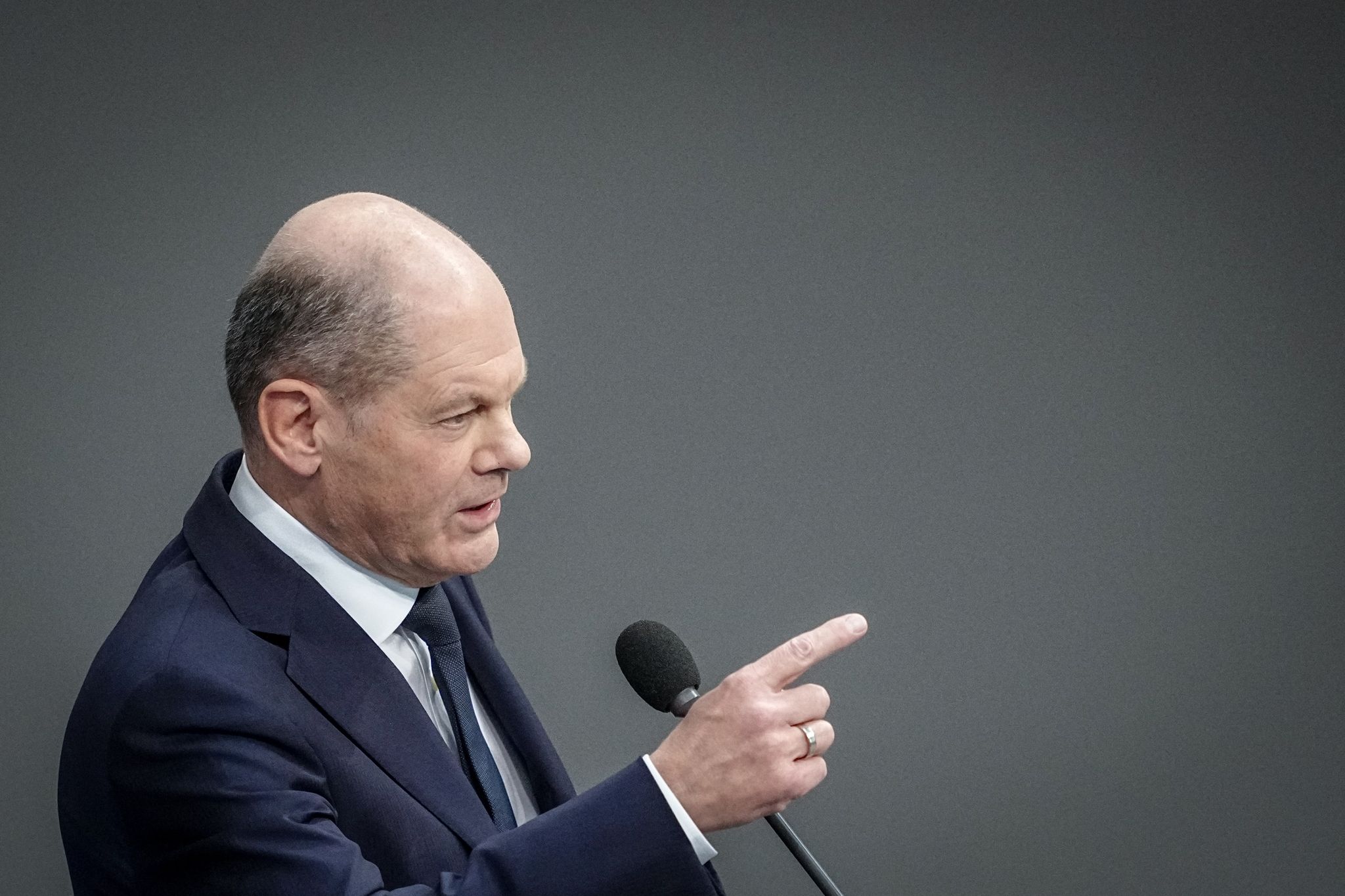 Bundeskanzler Olaf Scholz Kommt Mit Dem Türkischen Präsidenten Recep Tayyip Erdogan Zusammen.